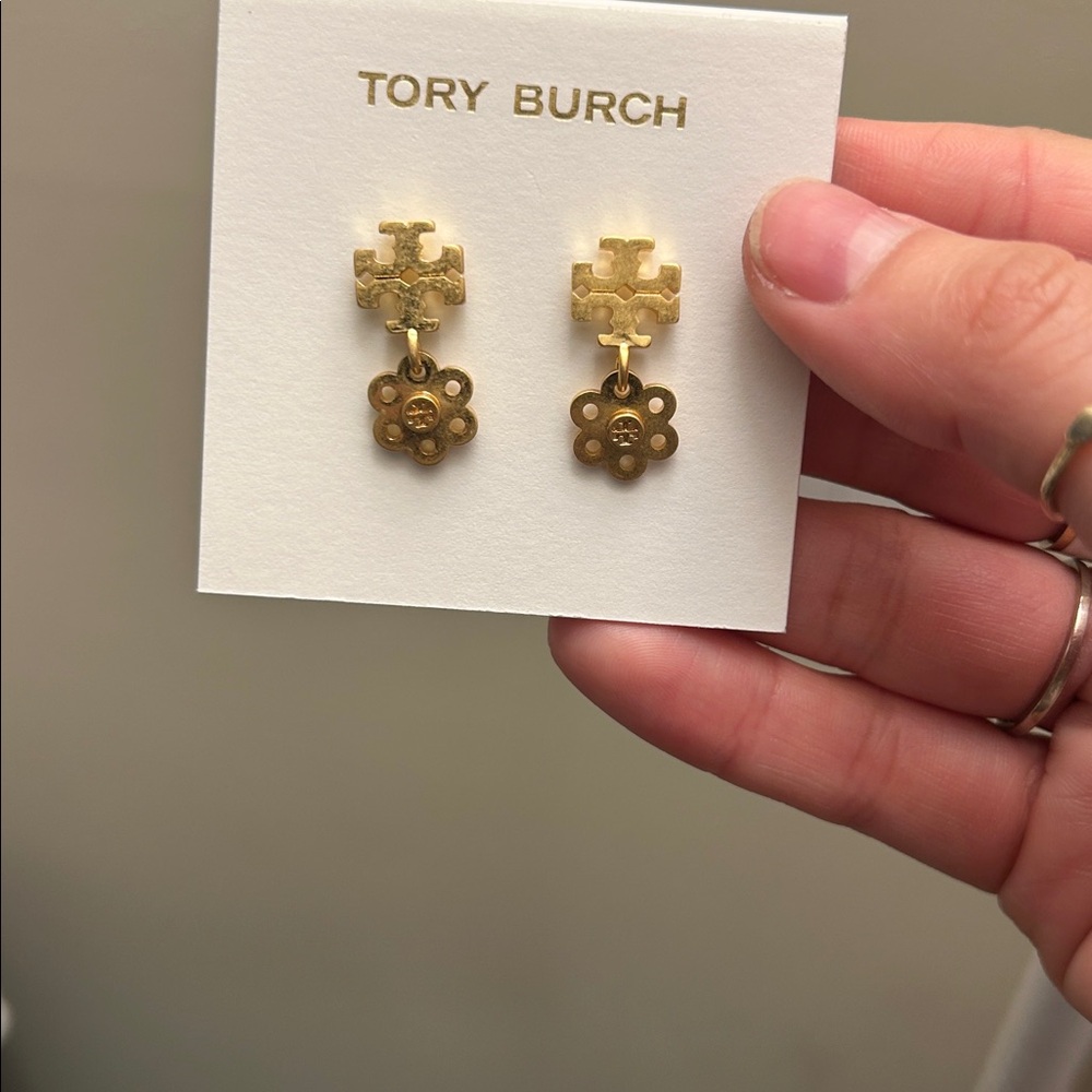 Tory Burch Gold and metal style